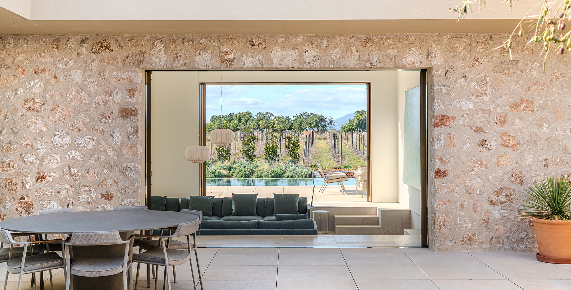 arquitectura-mallorca-can-ribera-patio-interno-ladaria